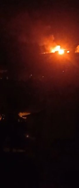 Alev alev yanan mutfak tüpü yüklü kamyonet küle döndü