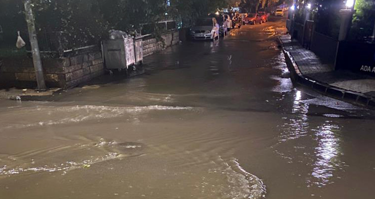 İstanbul’da yollar göle döndü