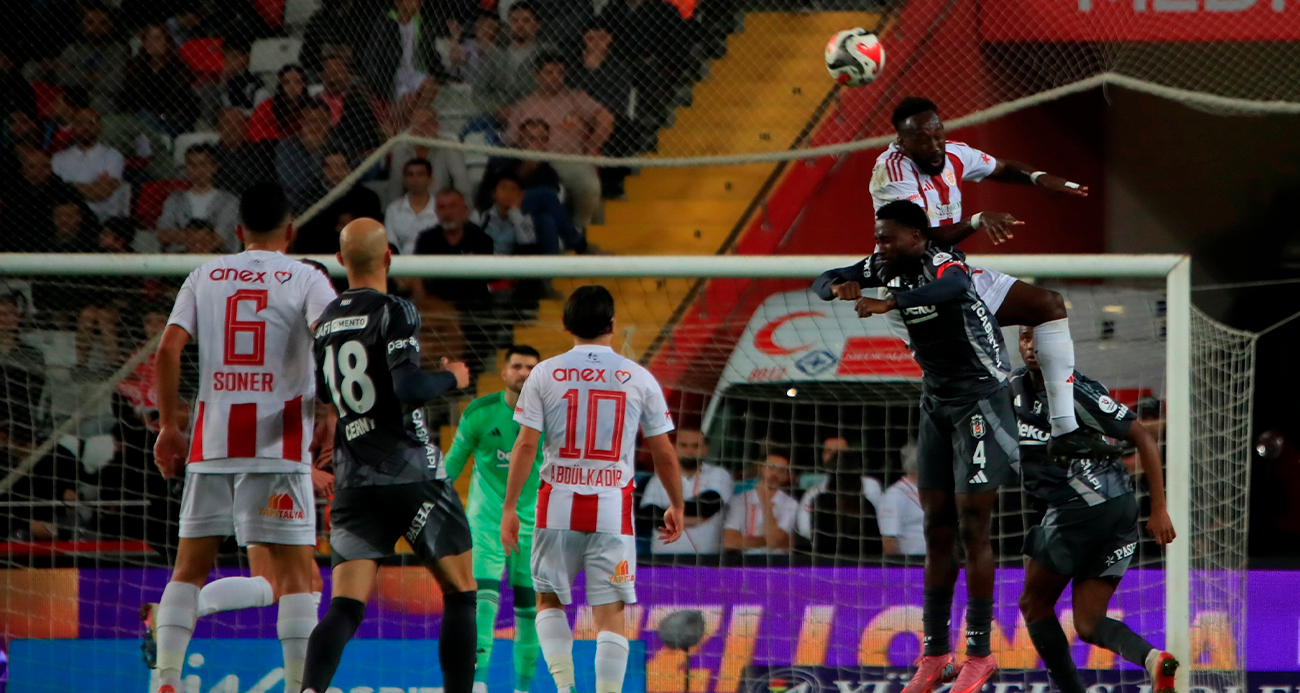 Beşiktaş Antalyaspor’u 3 golle geçti!