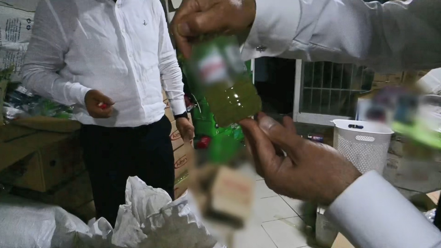 İzmir’de Son Tüketim Tarihi Geçmiş 30 Ton Gıda Ürünü Ele Geçirildi