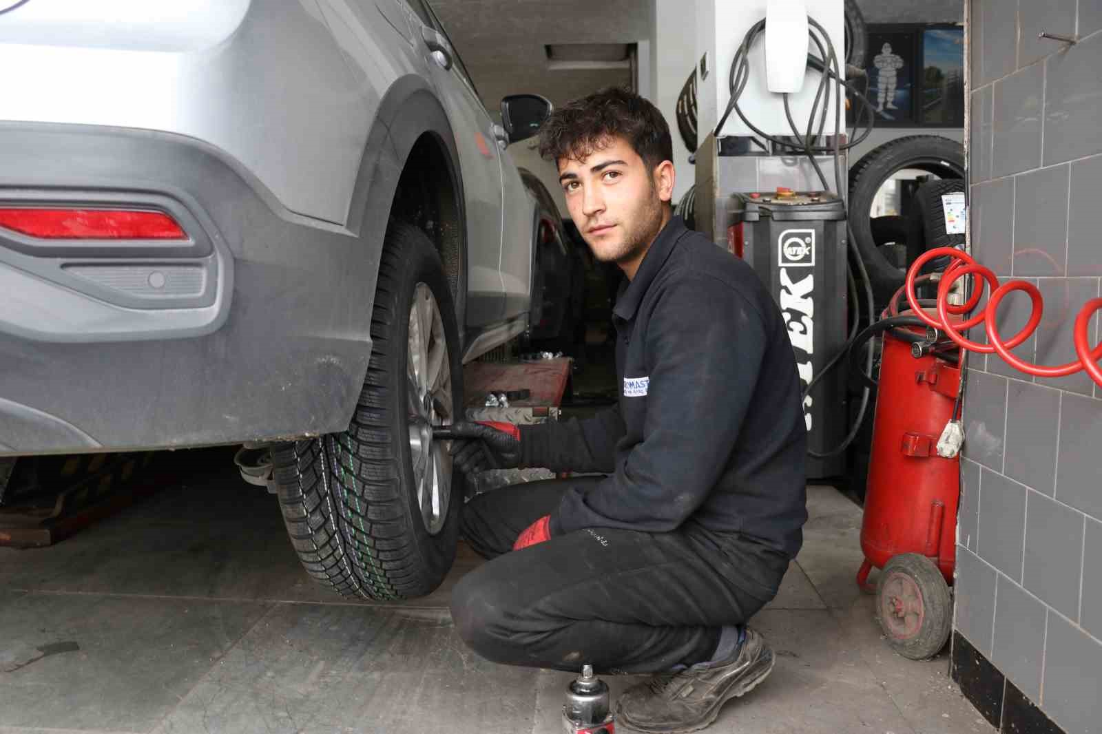 Kış lastiği sezonu başladı: Lastikçilerde yoğunluk yaşanıyor