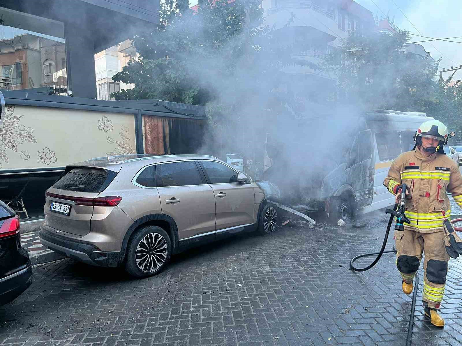 Manisa’da öğrenci servisi yandı: 13 çocuk son anda kurtarıldı