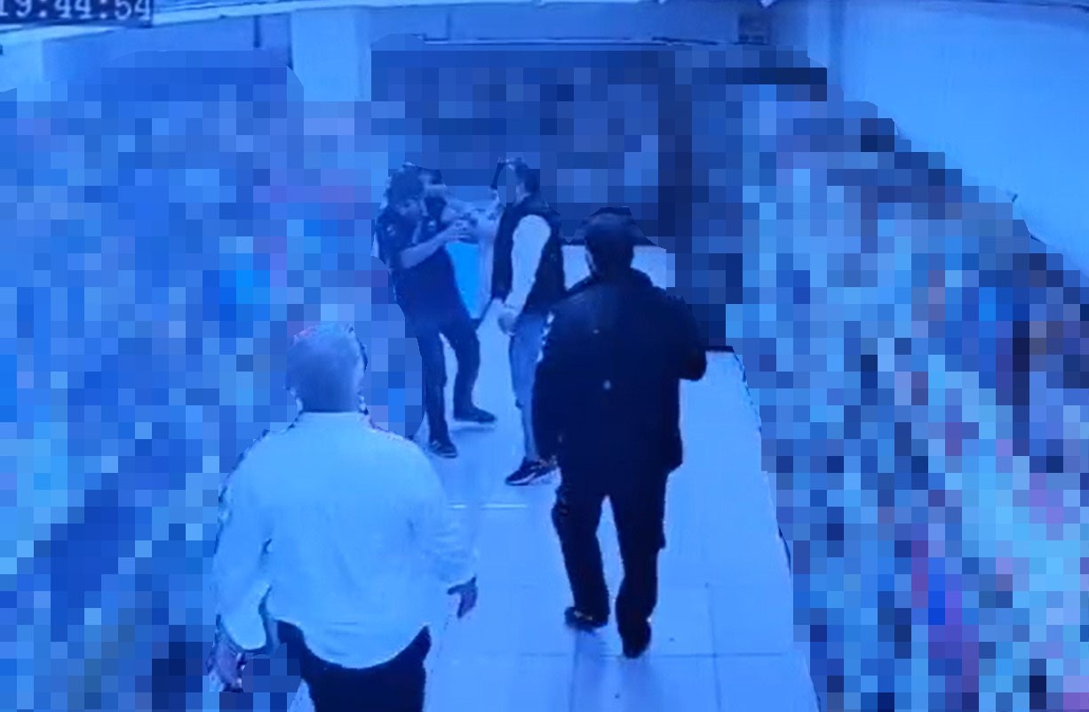 Market’e gelen müşteriyi uyarıcınca darp edildi