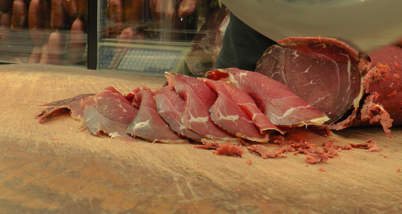 Pastırmadan kaynaklı zehirlenme şüphesi: 5 kişi hastaneye başvurdu