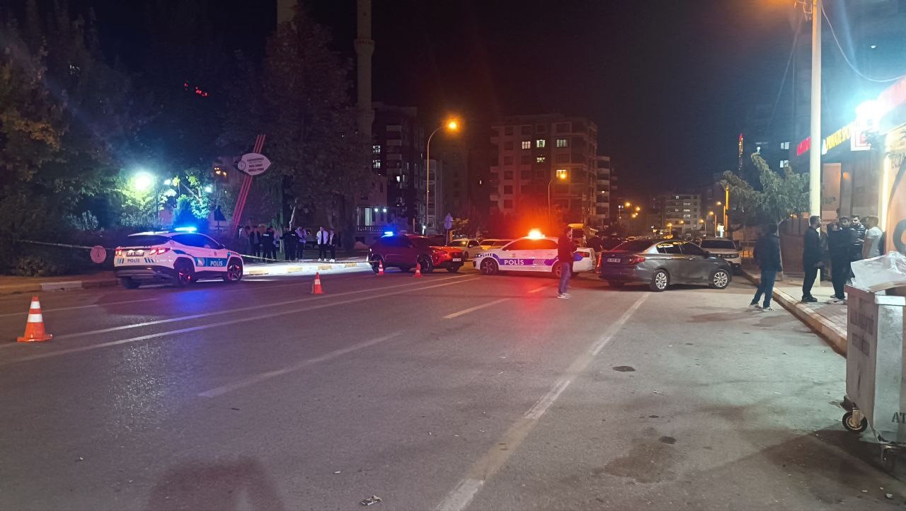 Şanlıurfa’da cadde ortasında silahlı kavga kamerada: 2 ağır yaralı