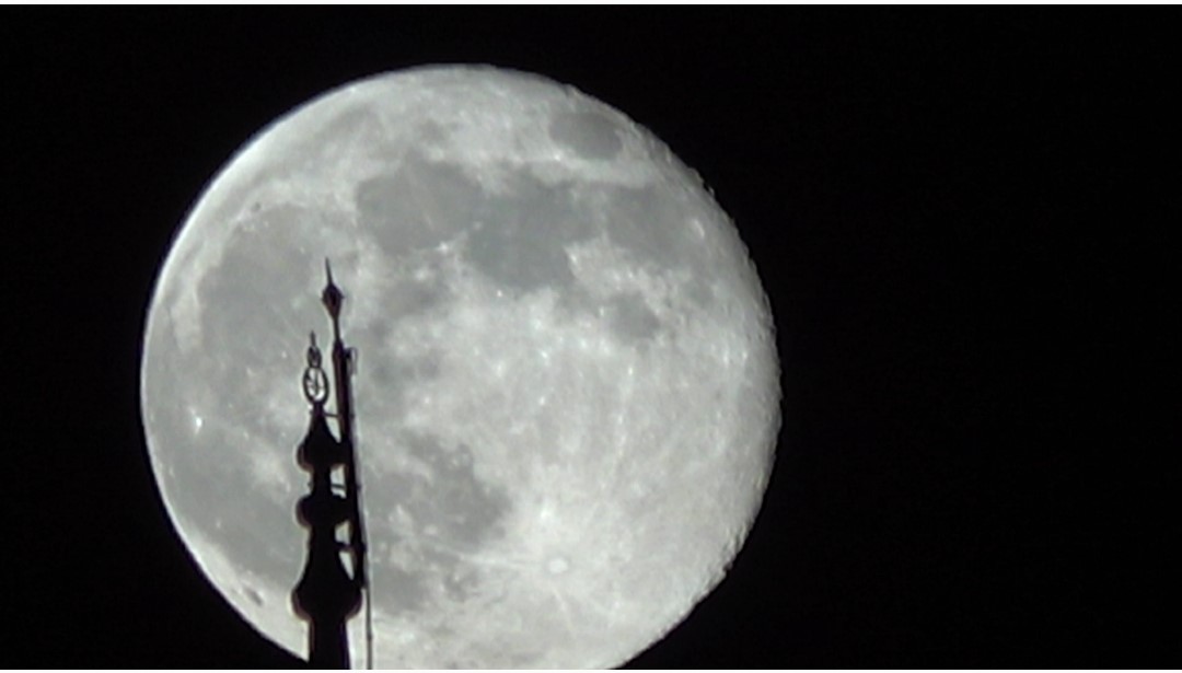 Şişkin ay Va’da görsel şölen sundu