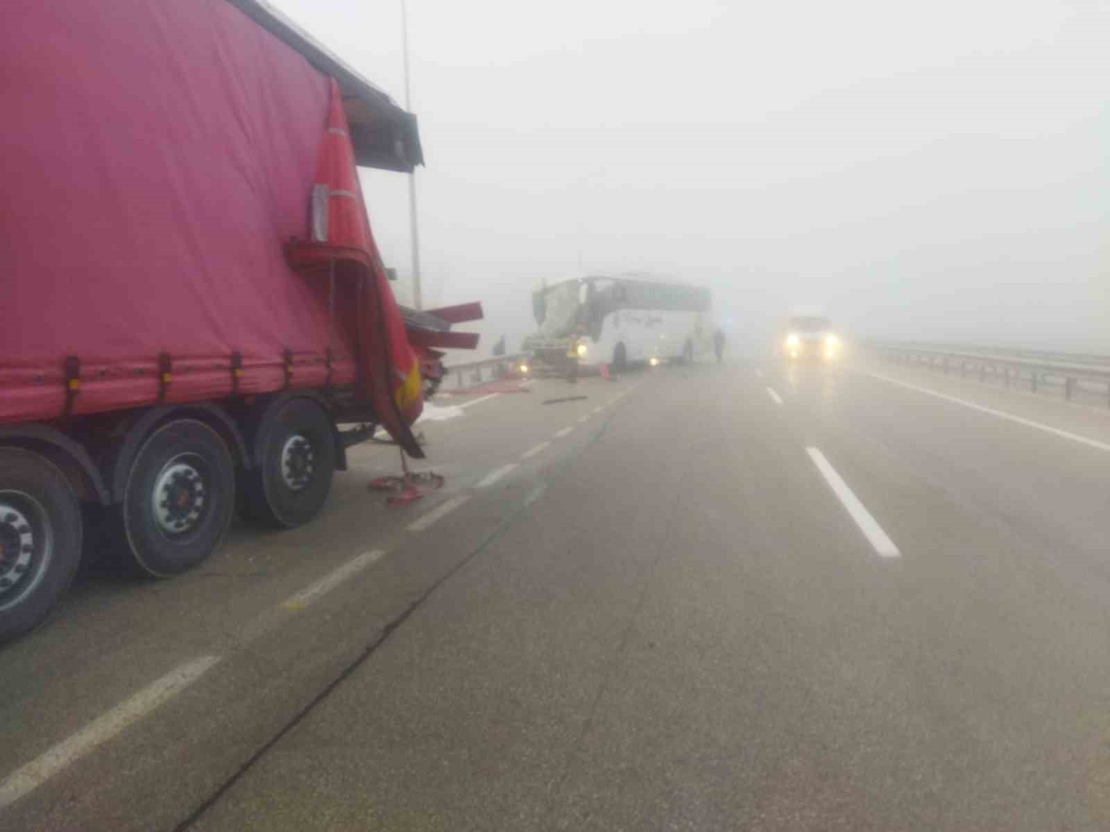 Van otobüsü Erzurum’da kaza yaptı: Yaralılar var!