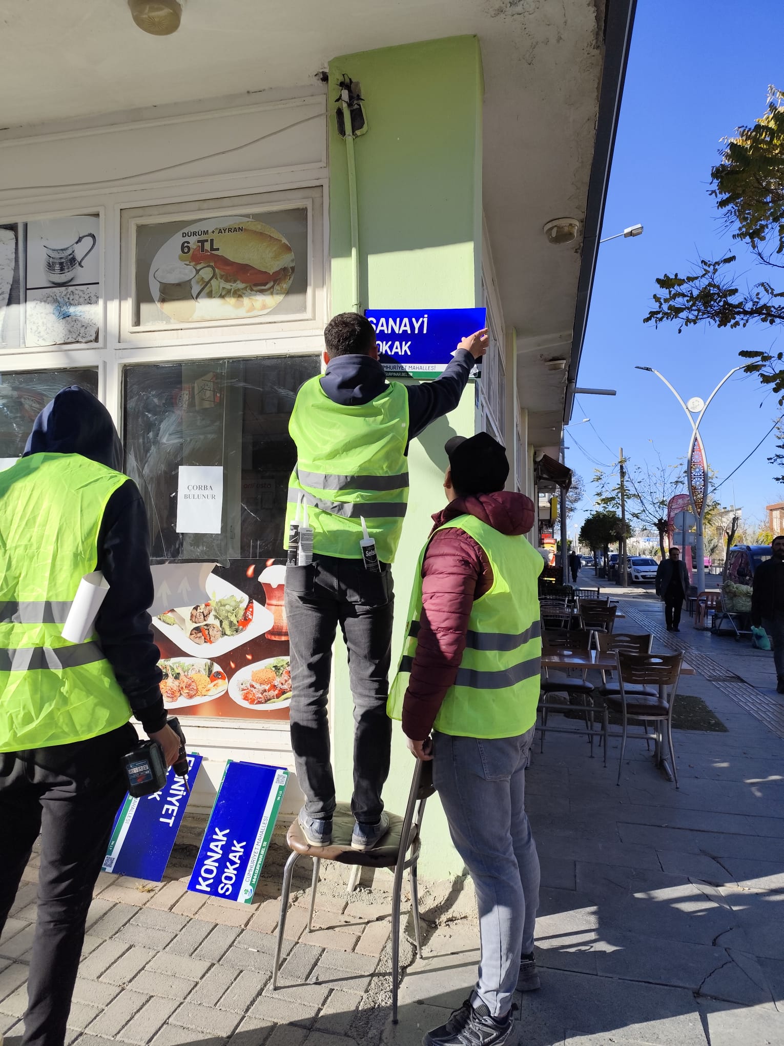 Gürpınar’da Adres ve Yönlendirme Levhaları Yenileniyor