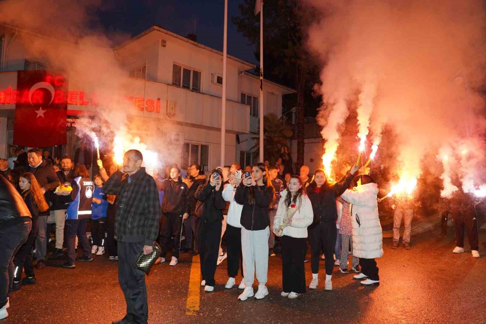 Türkiye şampiyonlarına davul-zurnalı karşılama