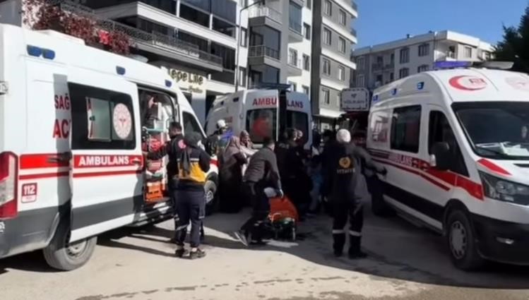 Van’da Kapalı Otoparkta Yangın: 20 Kişi Hastaneye Kaldırıldı