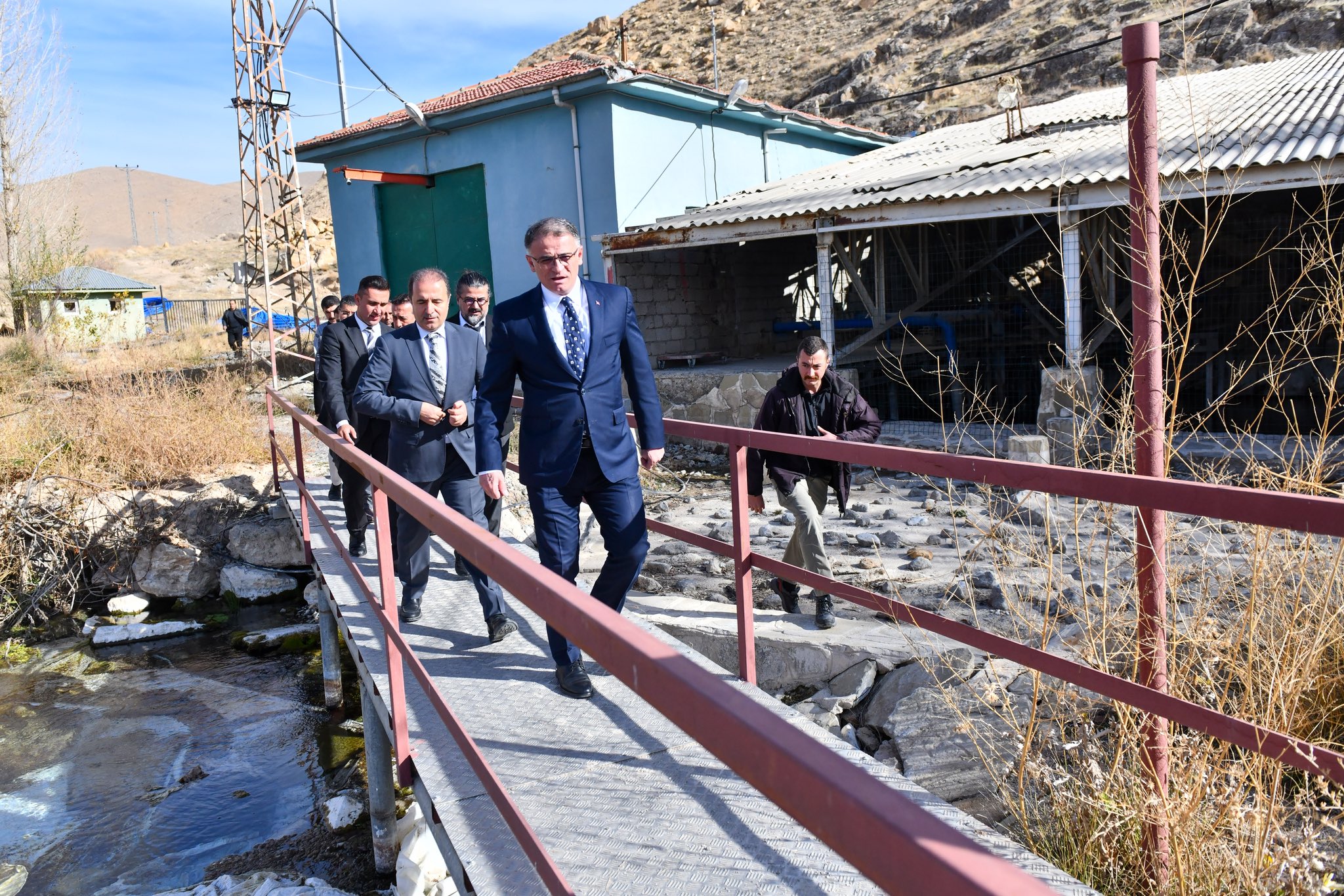 Vali Balcı, Gürpınar’daki Bejingir Su Kaynağında İncelemelerde Bulundu