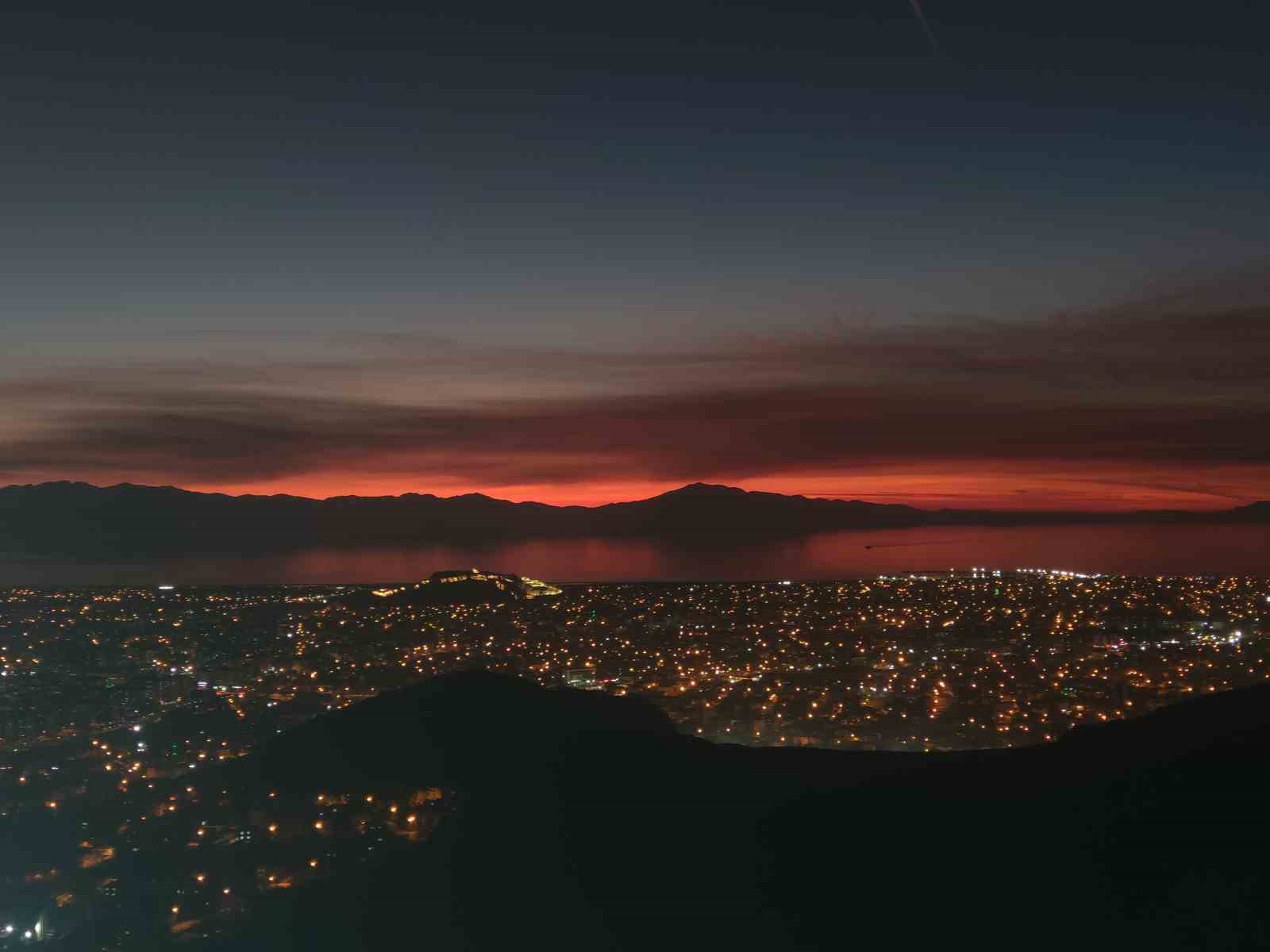 Van’da büyüleyici günbatımı