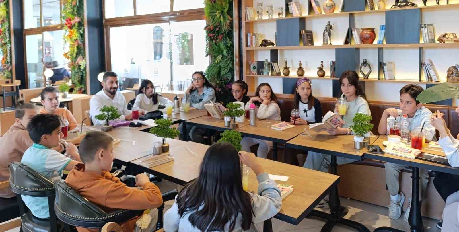 Van’da ‘Kitap Kaşifleri Kulübü’ minik öğrencileri kitap okumaya yönlendiriyor