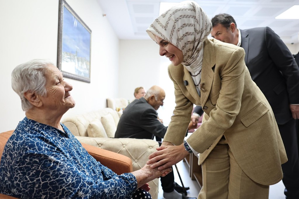 Yaşlı ve engelli aylıkları hesaplara yatırılmaya başlandı