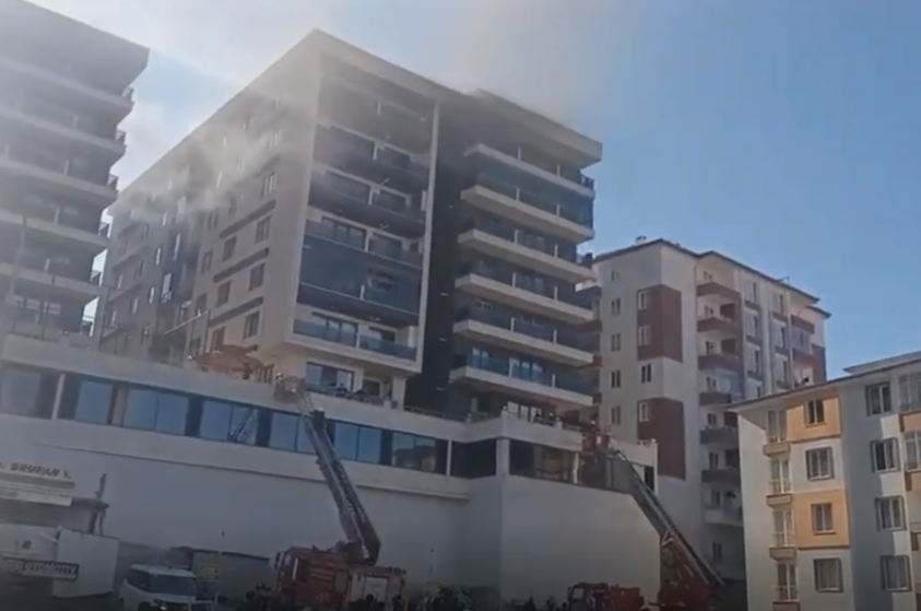 Van’ın Tuşba İlçesinde Korkutan Yangın