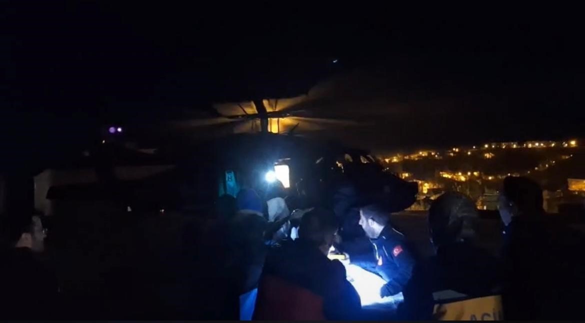 Yüksekten düşen genç, jandarma helikopteriyle hastaneye ulaştırıldı